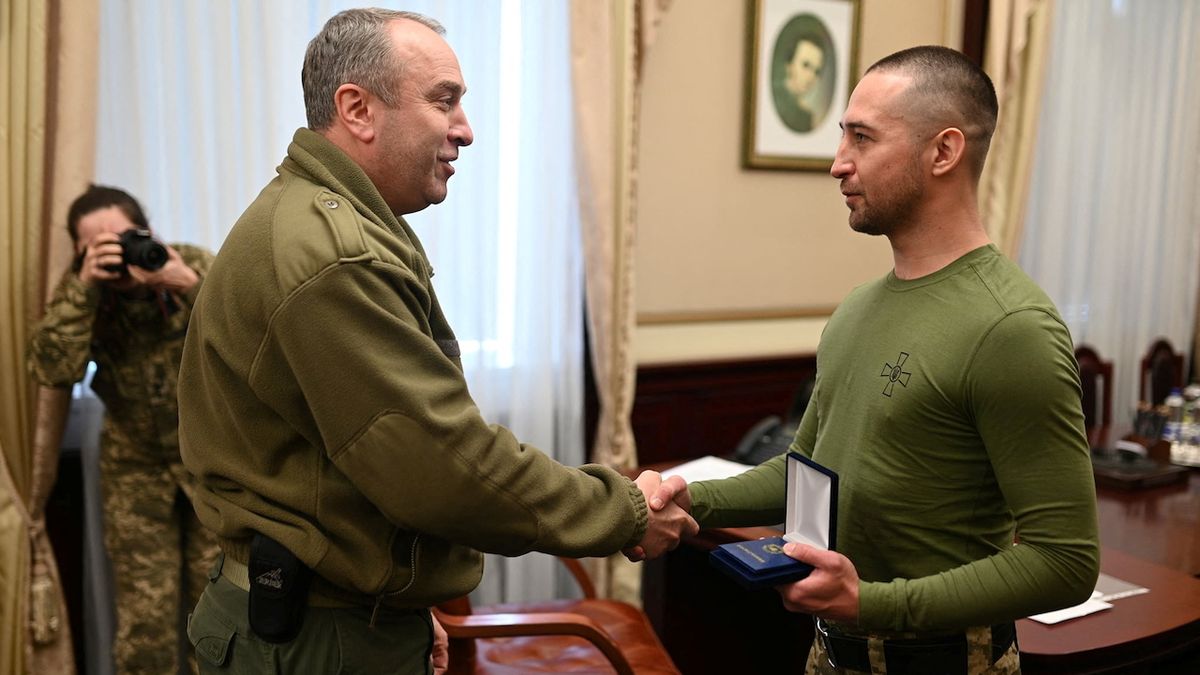Voják, který poslal ruskou válečnou loď do pr**le, dostal vyznamenání