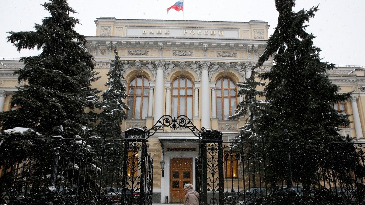 Ruská centrální banka snížila úrokovou sazbu na 14 procent