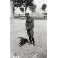 Václav s milovaným Rynem. Na Morávkův povel „Ryne, panička!“ prý s vervou nadzvedával sukně pohledným dámám.