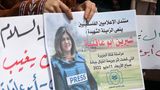Při izraelské razii na Západním břehu zastřelili novinářku Al-Džazíry