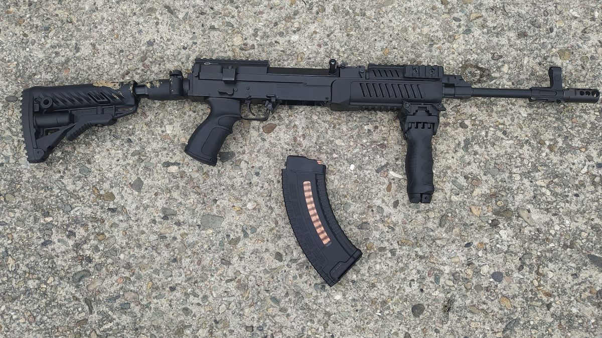 U muže, který měl střílet v třinecké nemocnici, našla policie další zbraně