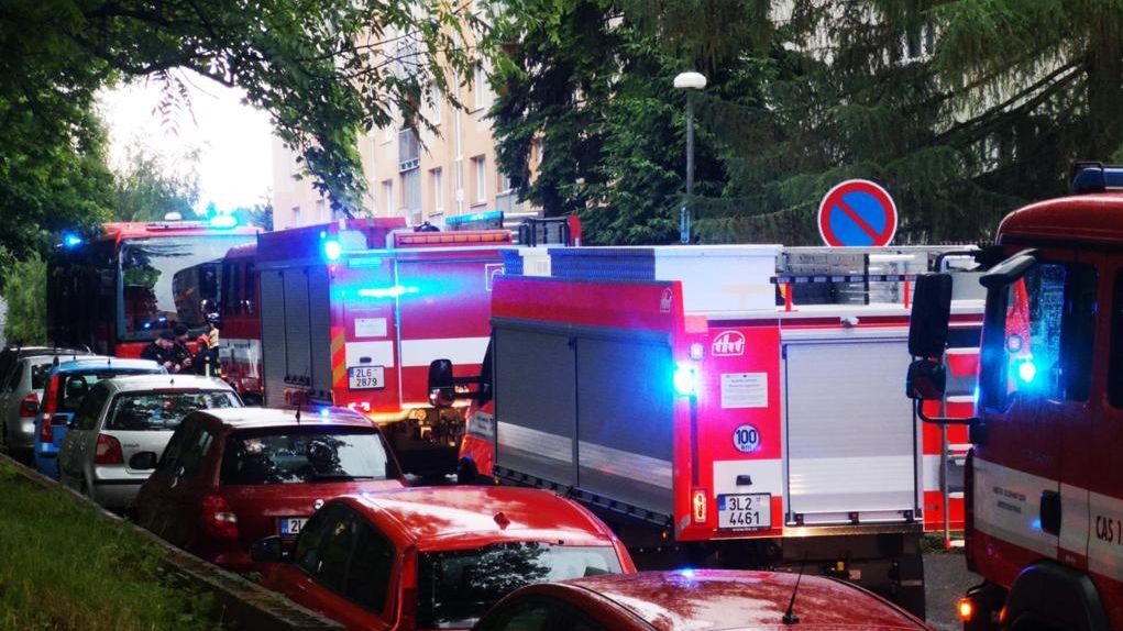 V Jablonci skončilo 36 lidí v nemocnici, únik dráždivé látky hasiči nezjistili
