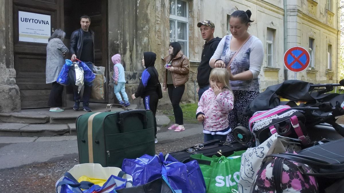 Ukrajinští uprchlíci budou moci žádat o dlouhodobý pobyt, rozhodla vláda