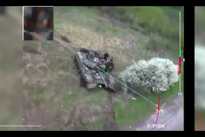 BEZ KOMENTÁŘE: Ukrajinci zveřejnili první záběry sebevražedných dronů v akci