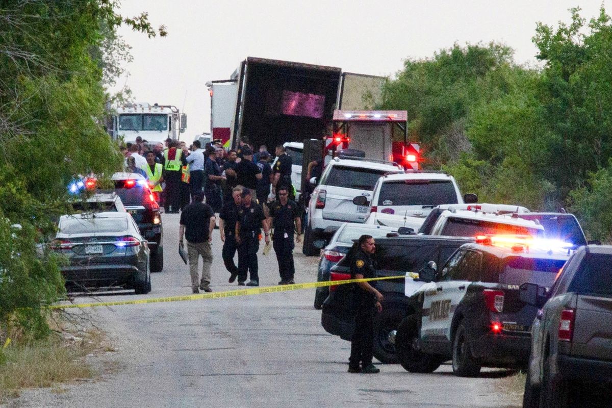 Policisté v kamionu v San Antoniu našli 46 mrtvých.