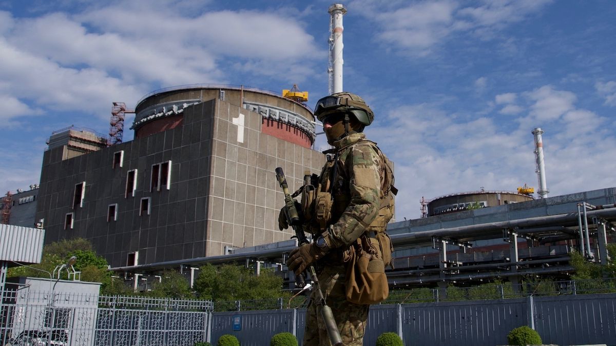 Rusové se snaží připojit Záporožskou jadernou elektrárnu ke své síti. Velmi nebezpečné, varuje Naftogaz