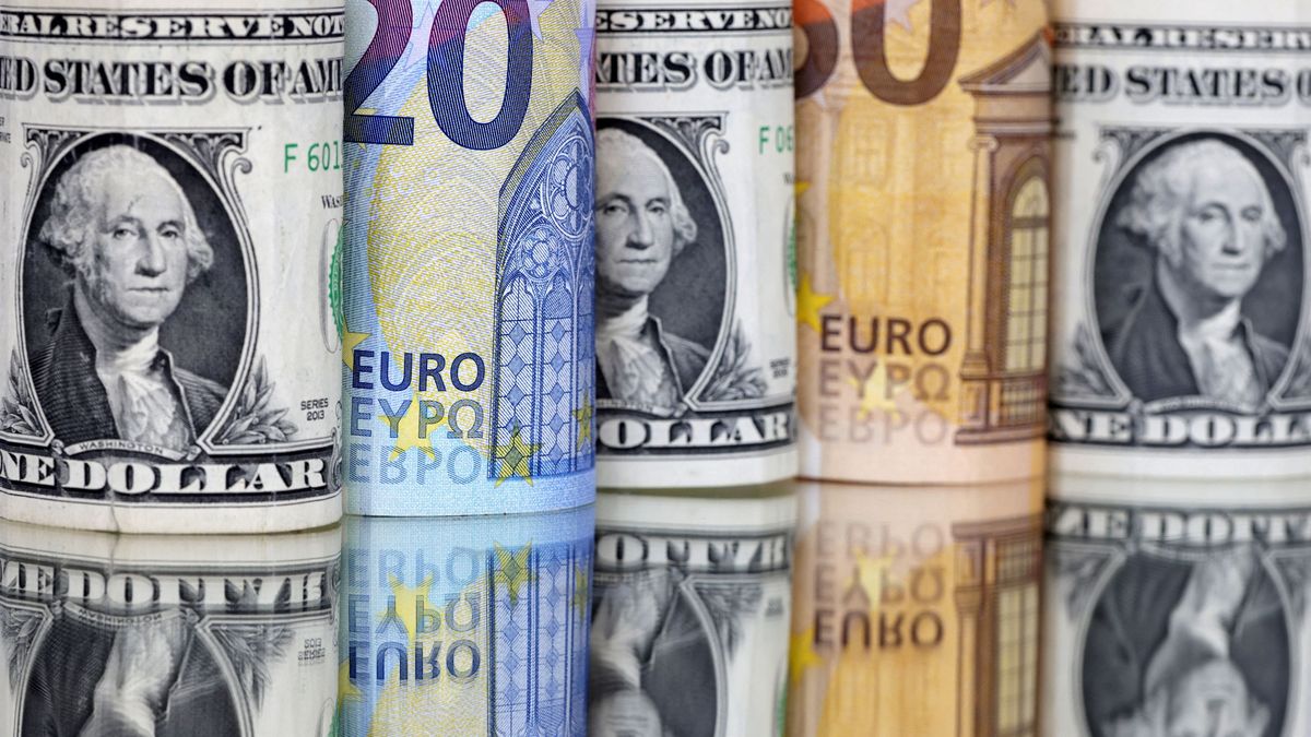 Euro je zpět na paritě vůči dolaru