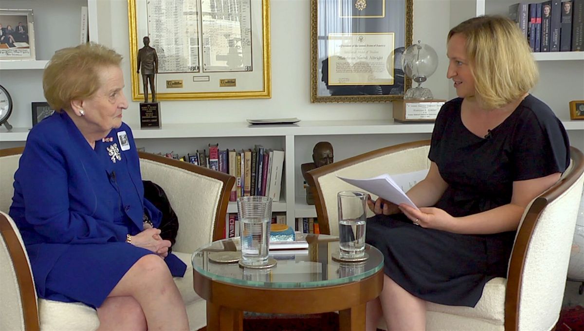 V roce 2017 vedla v New Yorku rozhovor s někdejší ministryní zahraničí USA Madeleine Albrightovou.