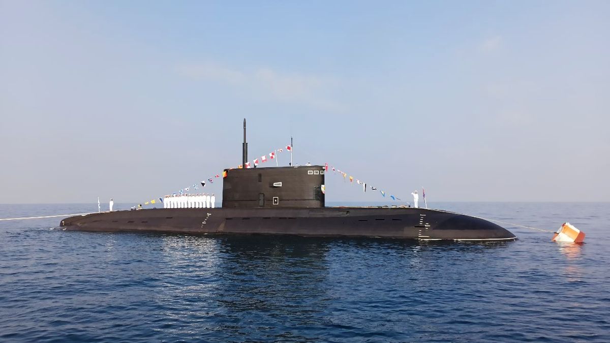 Nedaleko Bretaně se v září objevila ruská ponorka