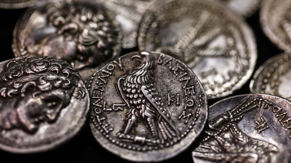 Sardinie hlásí nález desítek tisíc římských mincí na mořském dně