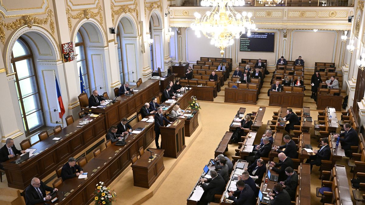 Fialova vláda znovu ustála hlasování o nedůvěře