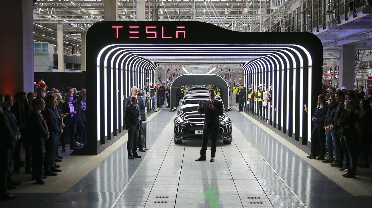 Tesla omezuje plány na výrobu baterií v Německu, upřednostňuje pobídky v USA