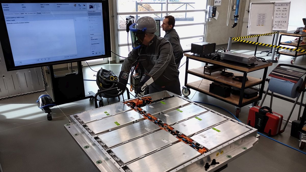 Elektromobil vs. spalovací vůz z bazaru: Na co si dát největší pozor