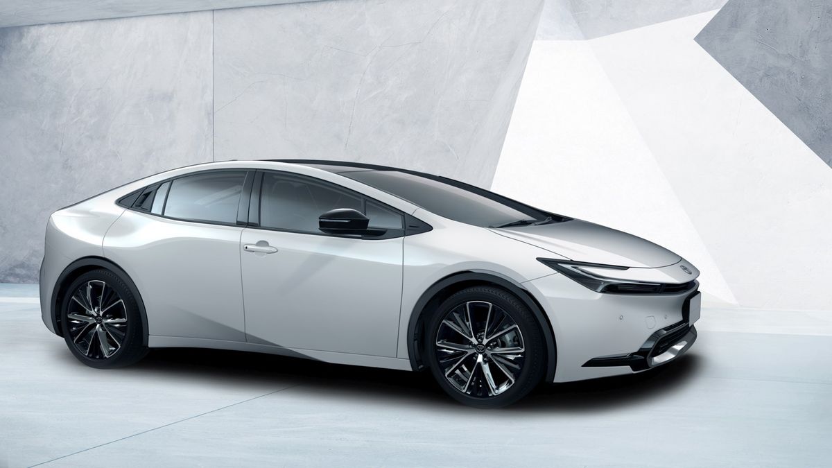 Toyota chce Japoncům zlevnit nový prius, musí jen souhlasit s automatickými aktualizacemi