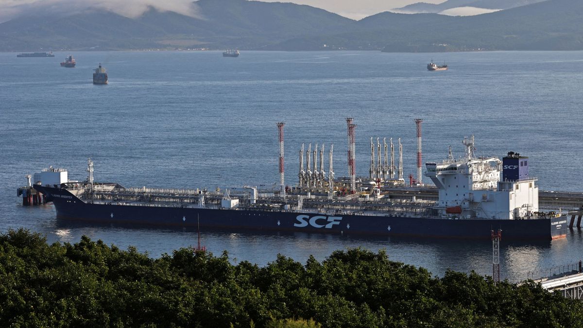 Čína přestala kupovat ruskou ropu. Čeká na cenový strop