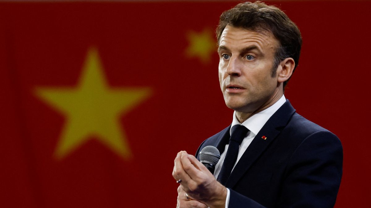 Evropa musí odolat tlaku stát se nohsledem USA, říká Macron po návštěvě Číny