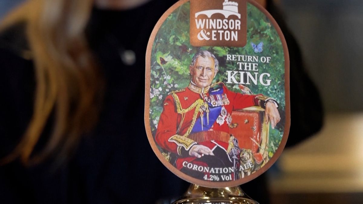 Britský pivovar oslavuje novým pivem návrat krále