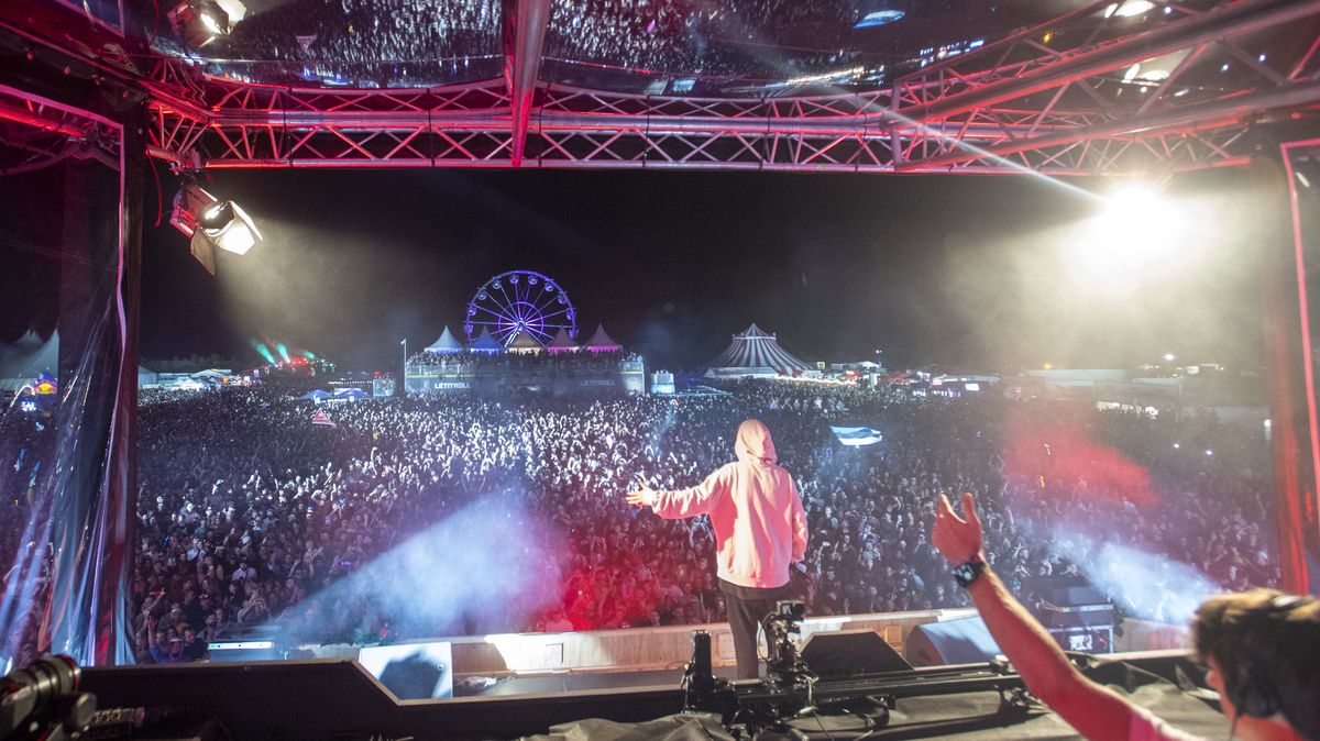 Sexuální útok na festivalu Let It Roll v Milovicích. Policie zjišťuje, kdo napadl mladou ženu