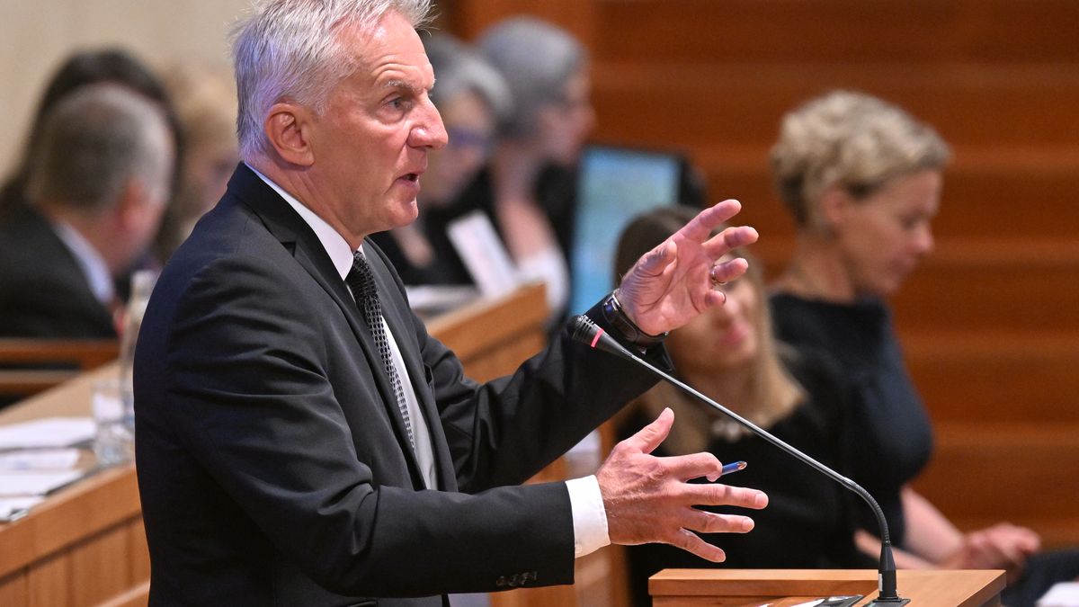 Senátoři si kvůli Fremrovi sypou popel na hlavu