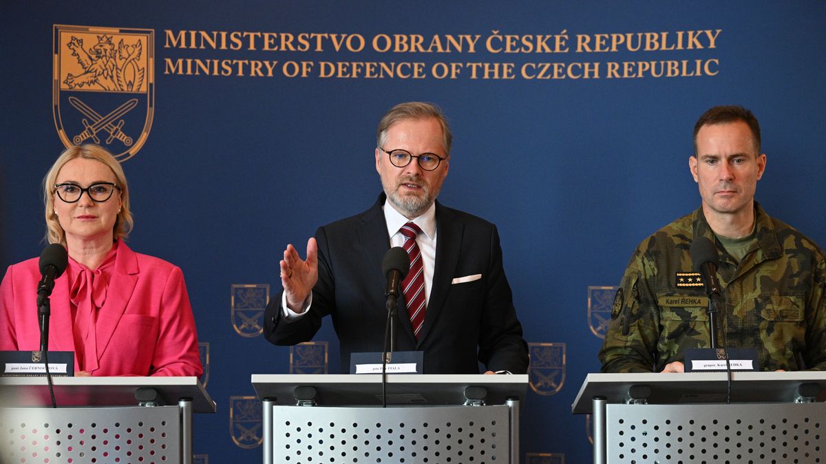 Česko dál posílá Ukrajině tanky, BVP a další zbraně. Pořád je z čeho dávat, řekla Černochová