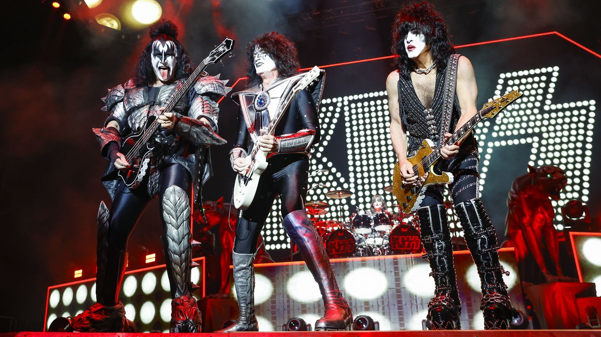 RECENZE: Kiss. Nejžhavější kapela světa po půl století