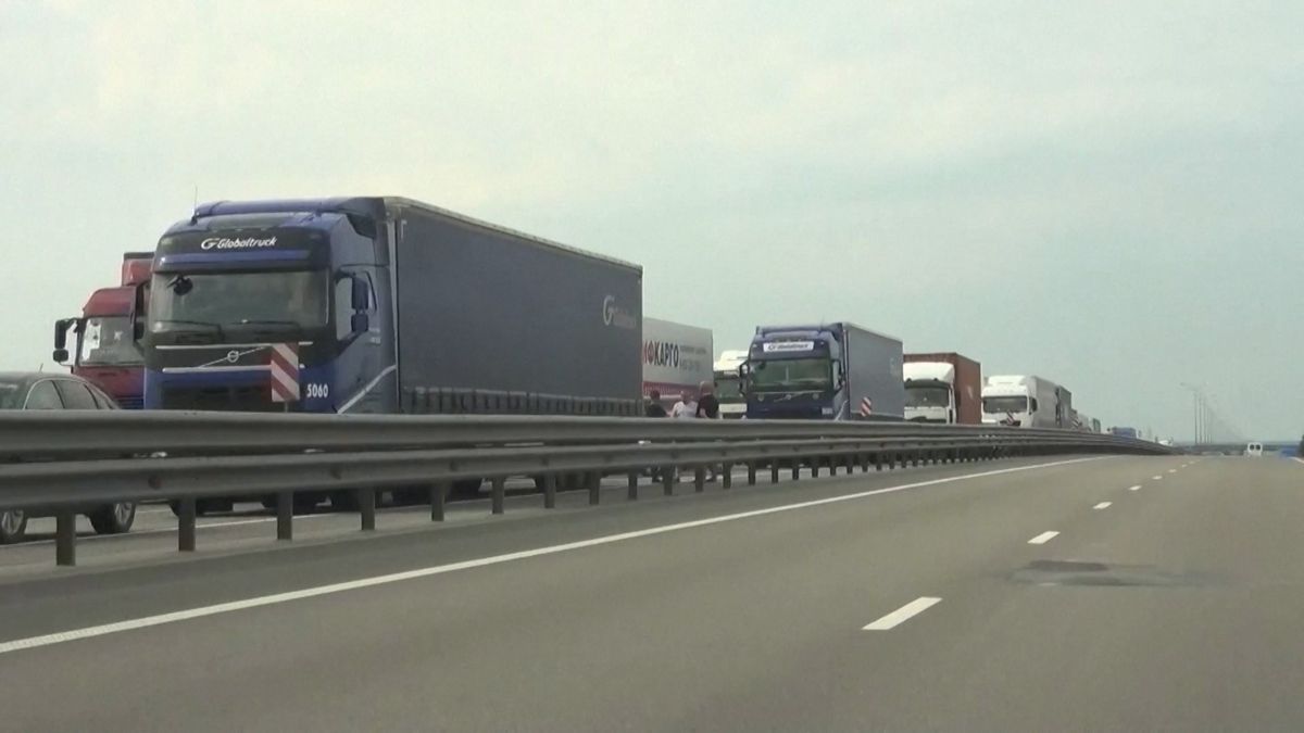 Moskva blokuje některé příjezdové trasy, zvažuje prý také noční zákaz vycházení