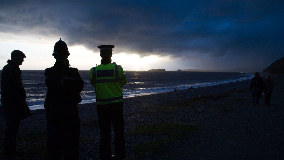 Migranti s noži se zkusili zmocnit lodi u Neapole. Zasahují speciální síly