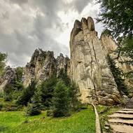 Prachovské skály se u návštěvníků těší velké oblibě.