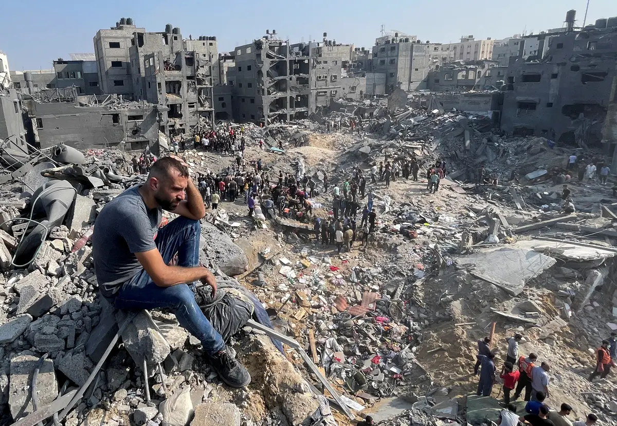 Palestinci pátrají po obětech den po izraelských úderech na domy v uprchlickém táboře Džabálija