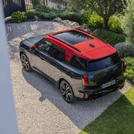 Nové Mini John Cooper Works Countryman s výrazně červenou střechou