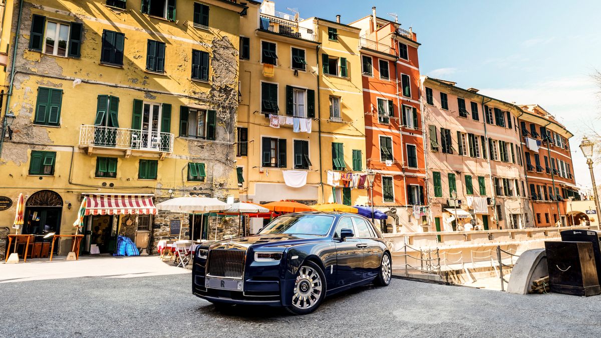 Dettaglio interessante.  L’esclusiva Rolls-Royce Phantom celebra la costa italiana