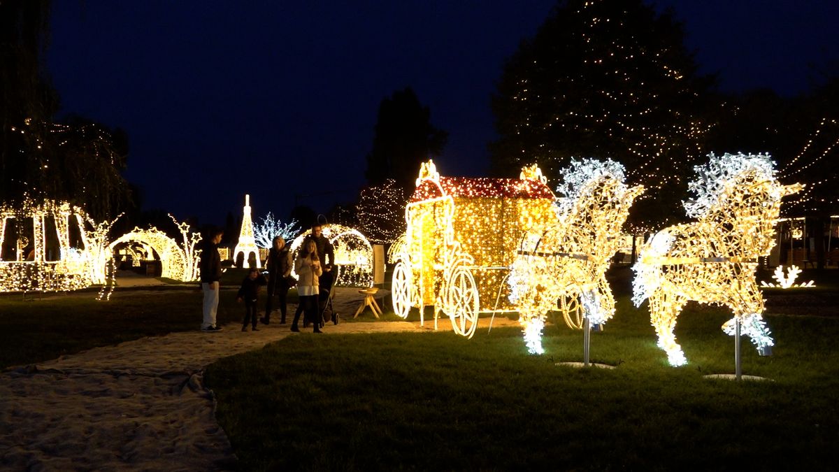 400 tisíc světel navozuje vánoční atmosféru v pražských Žlutých lázních. Spotřebují energii jako jeden domácí spotřebič