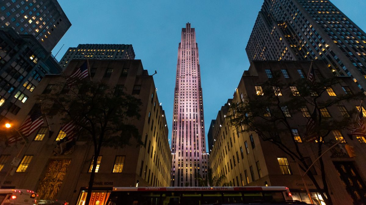 Oběd na vrcholu mrakodrapu. Odvážní zájemci mohou v New Yorku přetvořit ikonickou fotografii