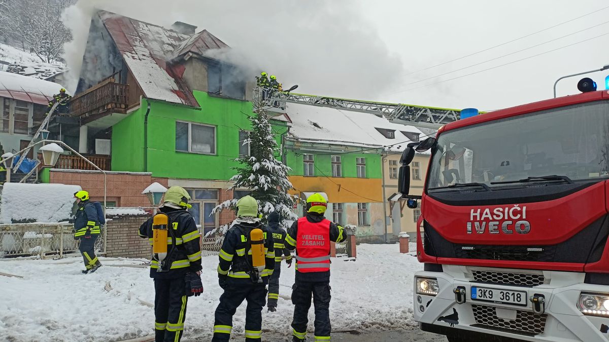 Požár domu v Jáchymově: hasiči našli mrtvolu