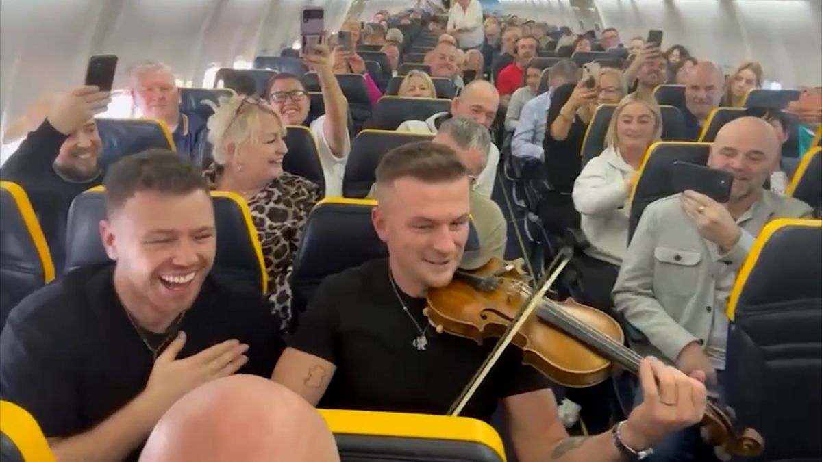 Let na Lanzarote se proměnil ve spontánní koncert, který roztančil cestující