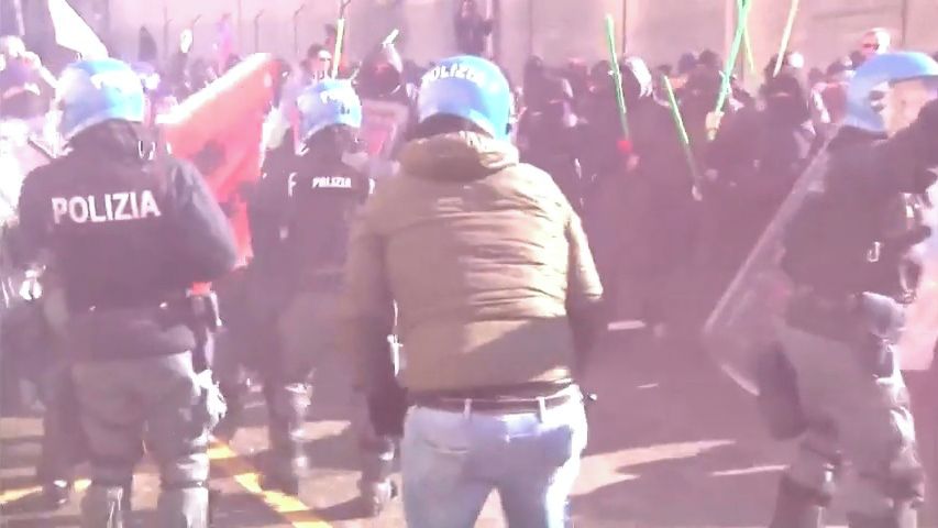 Protiizraelská demonstrace v Itálii přerostla v násilný střet s policií