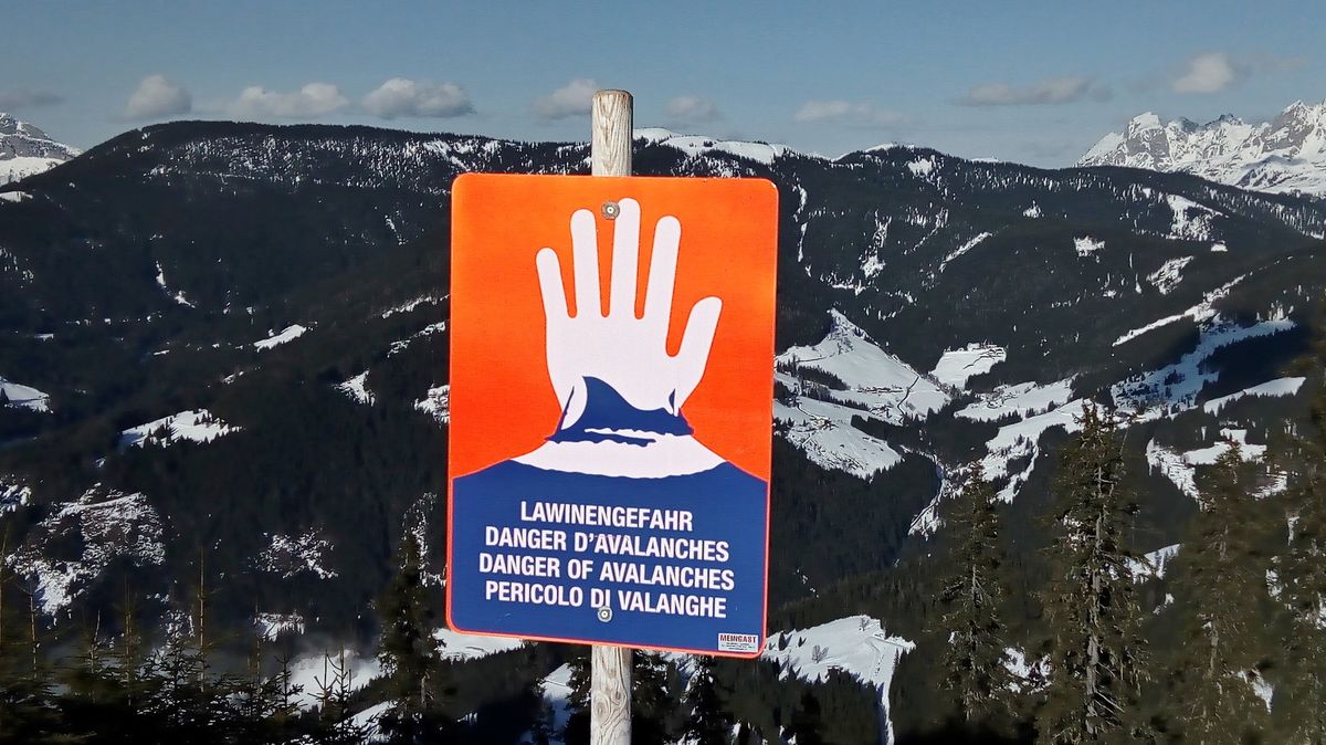Při pádu laviny v rakouských Alpách zemřel Slovák, další utrpěl zranění