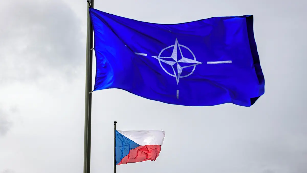 Česko si do obrany započítává i sporné výdaje. Na summitu NATO může čelit kritice