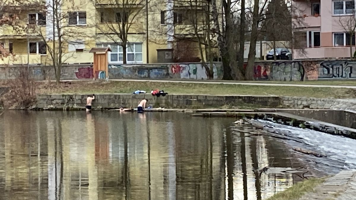 Pejskař Milan skočil pro tonoucího do řeky Malše v Budějovicích