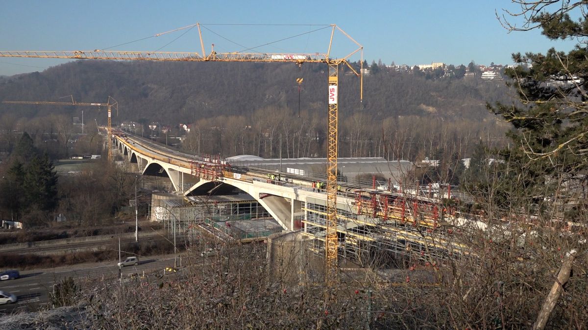 Začala rekonstrukce Branického mostu v Praze. Po 60 letech se „most Inteligence“ dočká druhé koleje
