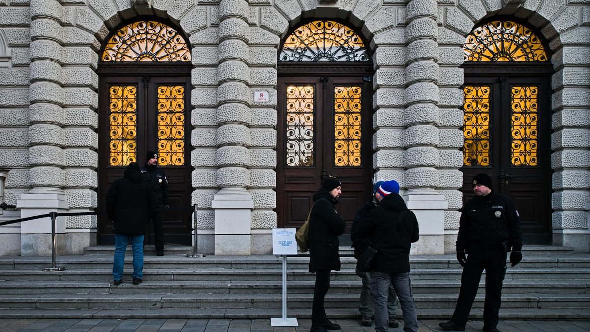 Klientům měl rozfofrovat miliardu, teď nemá na advokáta. Dělejte v Lidlu, řekl investorovi soud