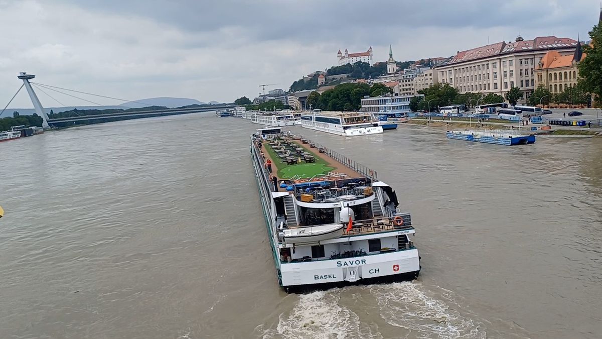 Hladina Dunaje v Bratislavě rychle stoupá, kulminovat má ve čtvrtek
