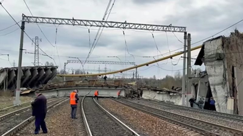 V Rusku se zřítil most s auty