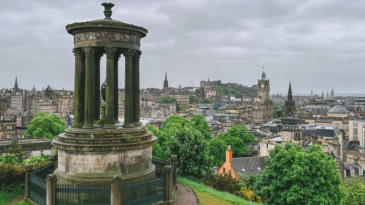 Polonahý muž útočil nožem na muslimy v Edinburghu