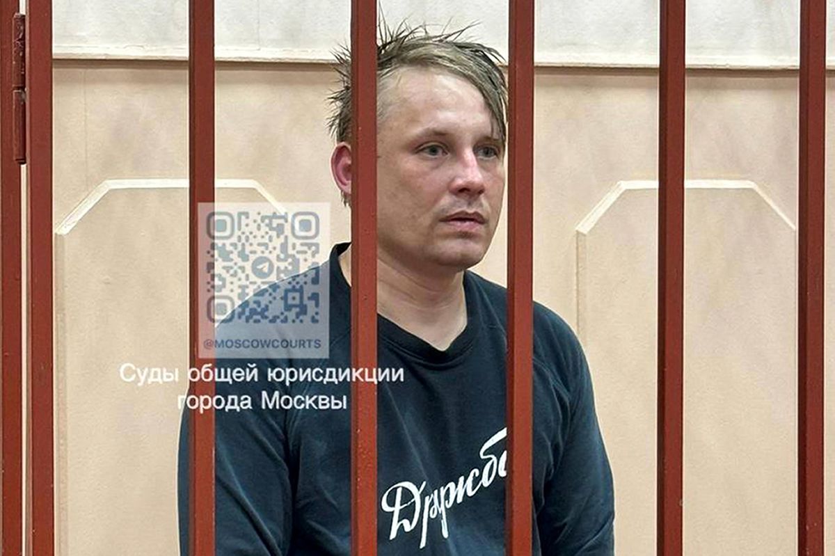 Ruská policie zatkla dva novináře a obvinila je z „extremismu“