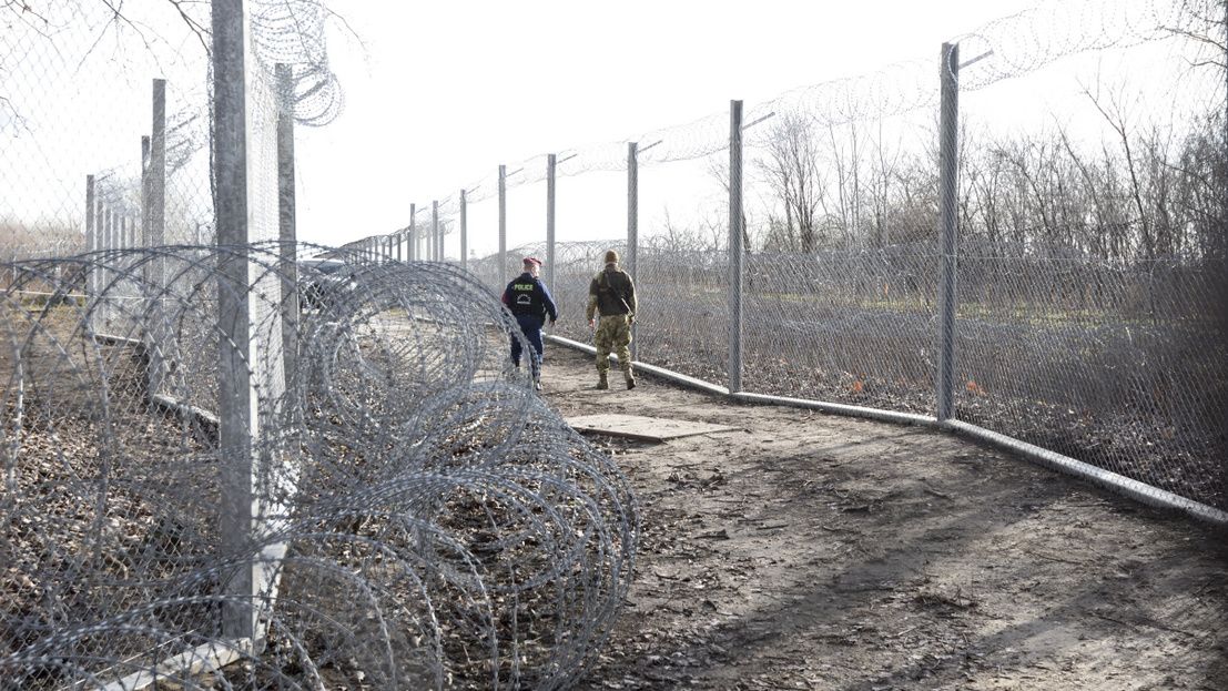 Eurokomisař přijede řešit hranici se Srbskem, sliboval maďarský ministr. Nic takového se ale nestane