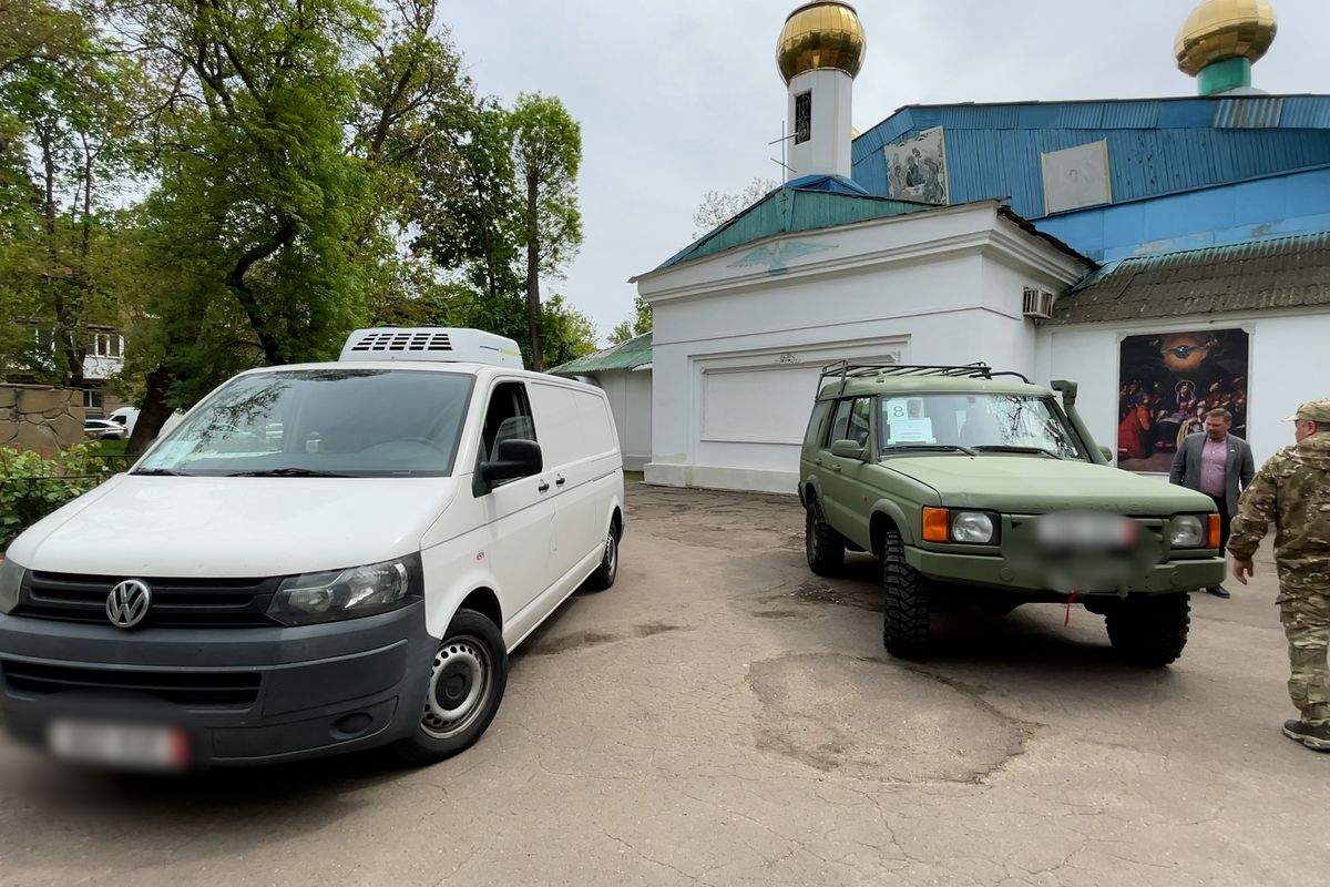 Ukrajinci dostali českou pomoc v hodnotě 15 milionů, vozidla z ní hned zachraňovala životy