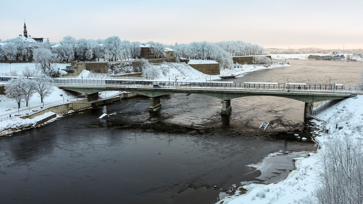 Rusko odstranilo z řeky Narvy bóje vyznačující hranici s Estonskem