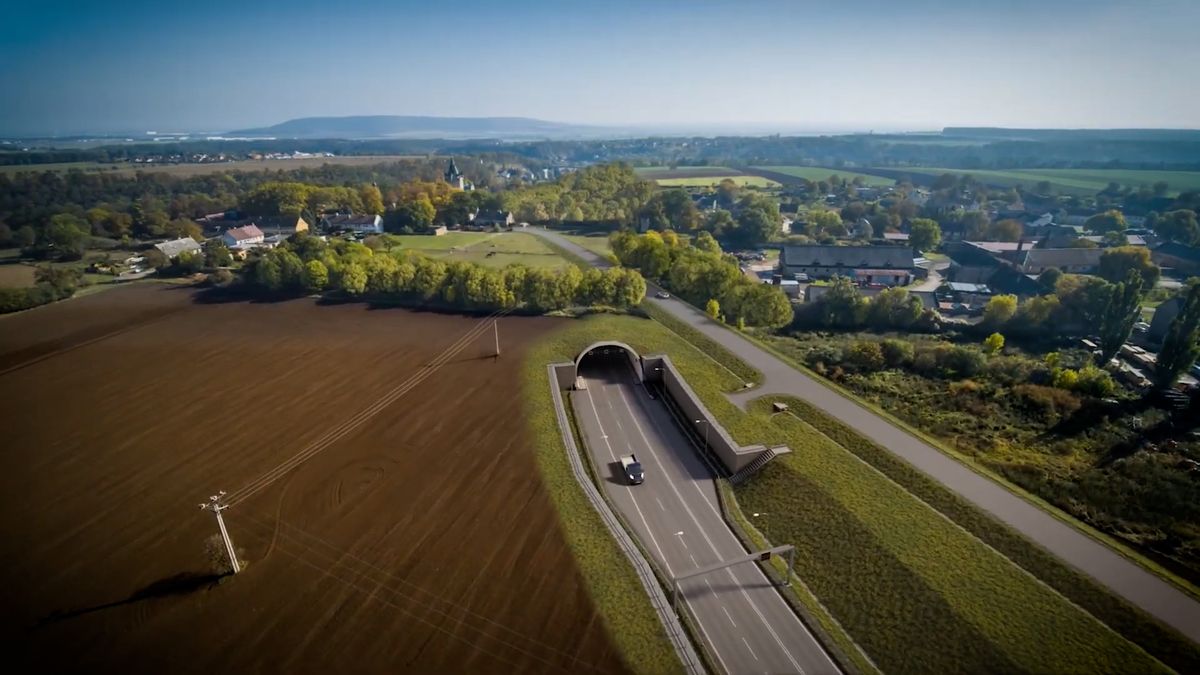 Kamiony přestanou bourat do zdí, nový tunel na trase z Mladé Boleslavi do Mělníka je odvede pryč z obce