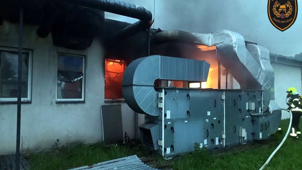 Požár haly na Zlínsku způsobil škodu za desítky milionů